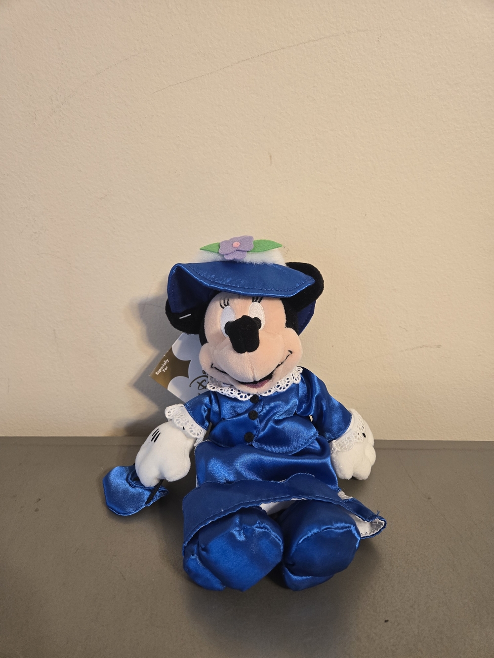 Vintage Disney Store Victorian Style Minnie Mouse 8" Plush Toy